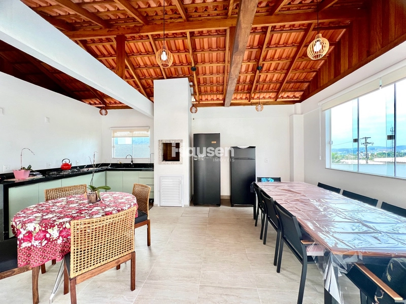 Linda Casa com Amplo Terreno e Piscina!: 10ª foto da galeria de imagens do imóvel