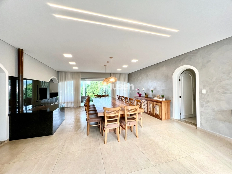 Linda Casa com Amplo Terreno e Piscina!: 2ª foto da galeria de imagens do imóvel