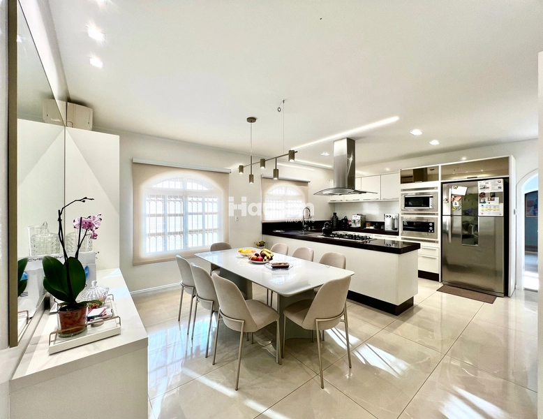 Linda Casa com Amplo Terreno e Piscina!: 6ª foto da galeria de imagens do imóvel