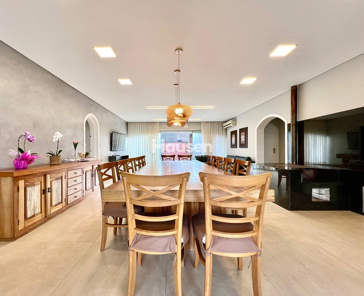 Linda Casa com Amplo Terreno e Piscina!: 4ª foto da galeria de imagens do imóvel