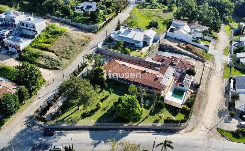 Linda Casa com Amplo Terreno e Piscina!: 21ª foto da galeria de imagens do imóvel