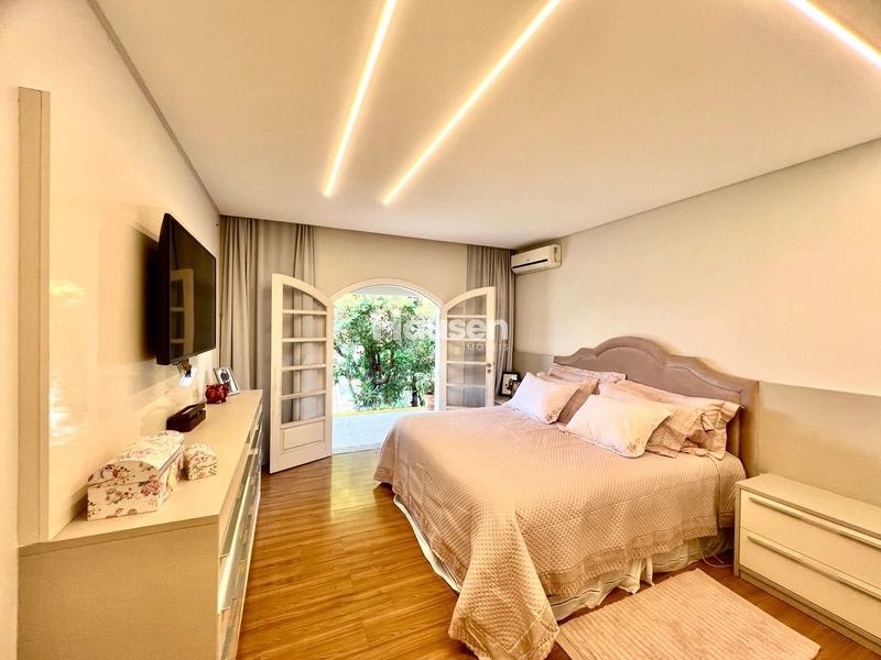 Linda Casa com Amplo Terreno e Piscina!: 18ª foto da galeria de imagens do imóvel