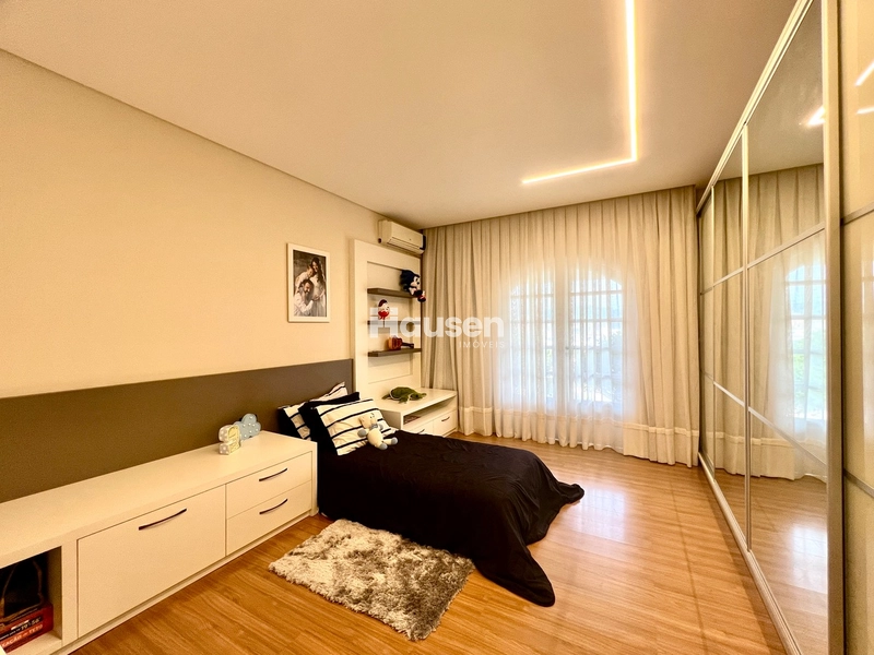 Linda Casa com Amplo Terreno e Piscina!: 17ª foto da galeria de imagens do imóvel