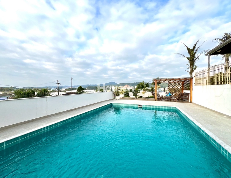 Linda Casa com Amplo Terreno e Piscina!: 12ª foto da galeria de imagens do imóvel