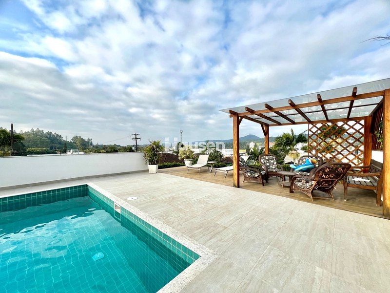 Linda Casa com Amplo Terreno e Piscina!: 13ª foto da galeria de imagens do imóvel