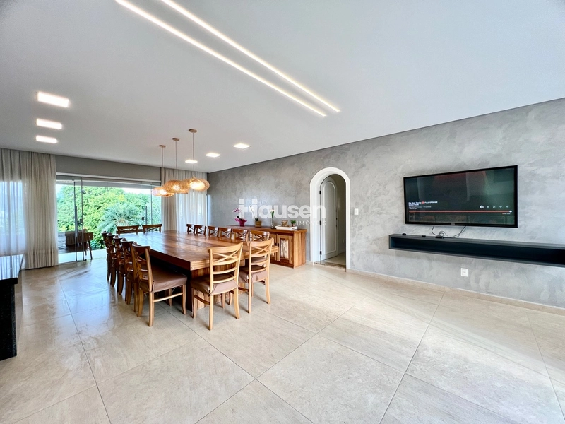 Linda Casa com Amplo Terreno e Piscina!: 1ª foto da galeria de imagens do imóvel