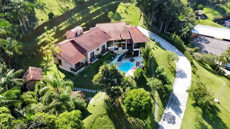 Linda Casa com Piscina e 3 suítes no bairro Guarani!: 7ª foto da galeria de imagens do imóvel