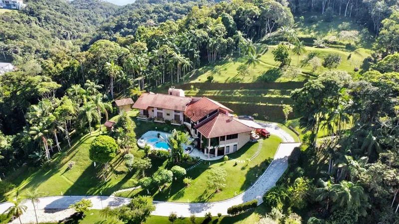 Linda Casa com Piscina e 3 suítes no bairro Guarani!: 1ª foto da galeria de imagens do imóvel