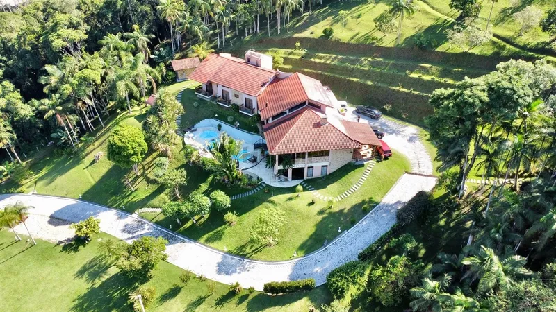 Linda Casa com Piscina e 3 suítes no bairro Guarani!: 8ª foto da galeria de imagens do imóvel