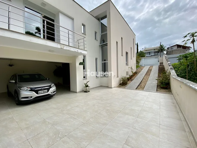 Linda Casa a venda no Bruschal: 2ª foto da galeria de imagens do imóvel
