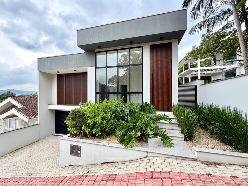 Casa Moderna ao lado do Centro de Brusque!: 1ª foto da galeria de imagens do imóvel