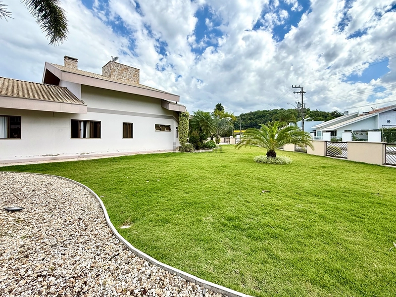 Casa com Amplo Terreno no Centro de Guabiruba : 5ª foto da galeria de imagens do imóvel