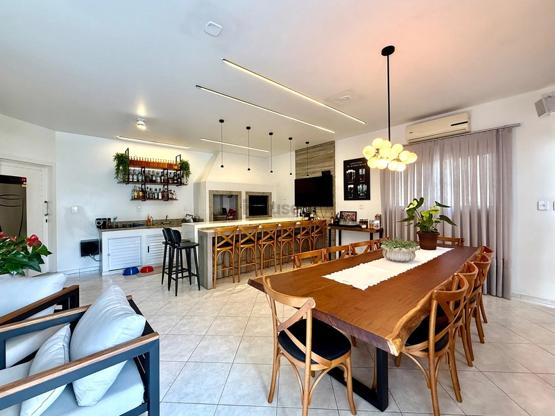 Casa com Amplo Terreno no Centro de Guabiruba : 13ª foto da galeria de imagens do imóvel