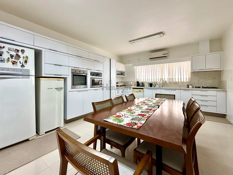 Casa com Amplo Terreno no Centro de Guabiruba : 11ª foto da galeria de imagens do imóvel