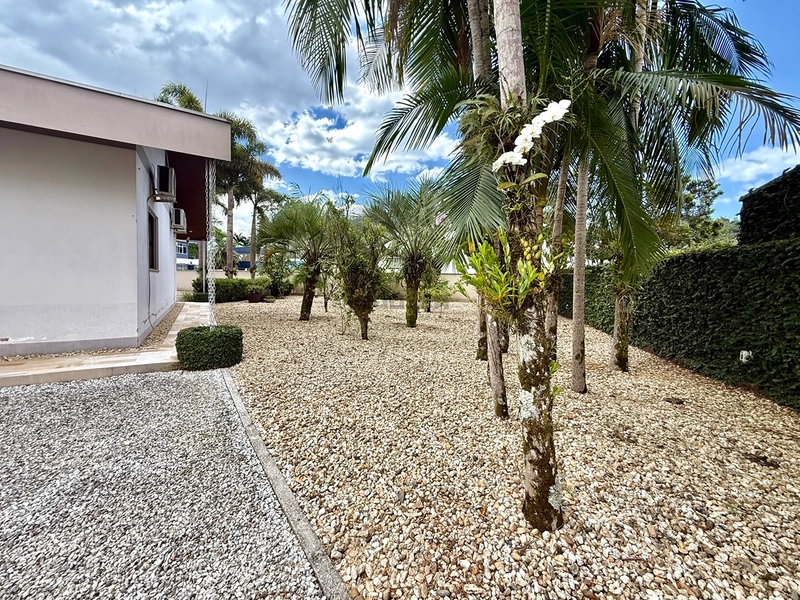 Casa com Amplo Terreno no Centro de Guabiruba : 8ª foto da galeria de imagens do imóvel