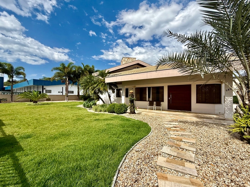 Casa com Amplo Terreno no Centro de Guabiruba : 4ª foto da galeria de imagens do imóvel