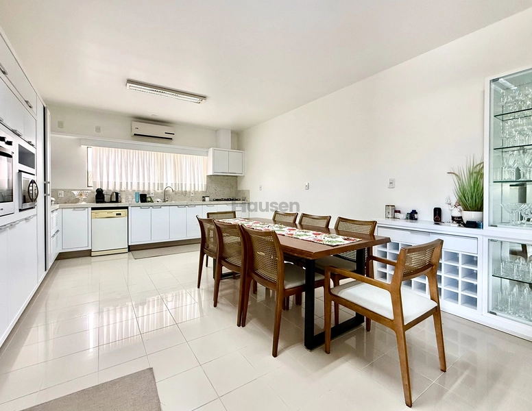 Casa com Amplo Terreno no Centro de Guabiruba : 9ª foto da galeria de imagens do imóvel