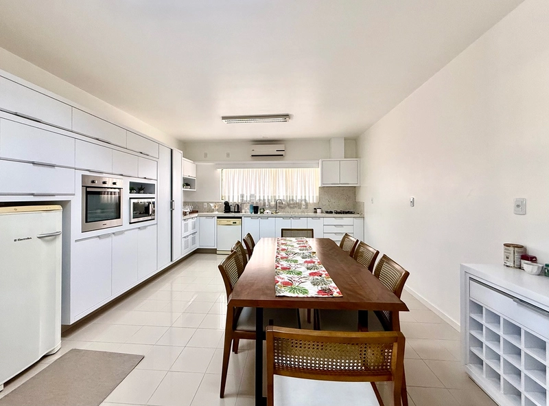 Casa com Amplo Terreno no Centro de Guabiruba : 10ª foto da galeria de imagens do imóvel