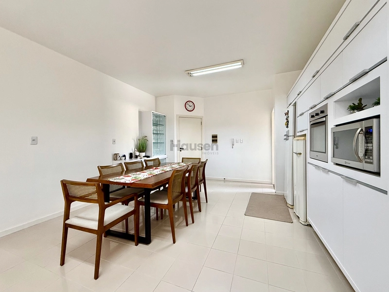 Casa com Amplo Terreno no Centro de Guabiruba : 12ª foto da galeria de imagens do imóvel