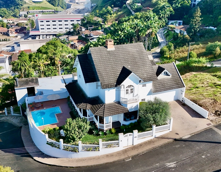 Linda Casa estilo Americano com 3 Suítes!: 2ª foto da galeria de imagens do imóvel