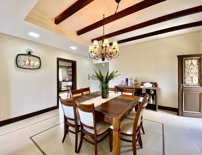 Linda Casa a venda no Centro: 10ª foto da galeria de imagens do imóvel