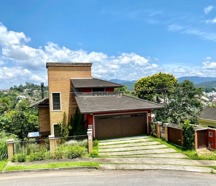 Linda Casa a venda no Centro: 2ª foto da galeria de imagens do imóvel