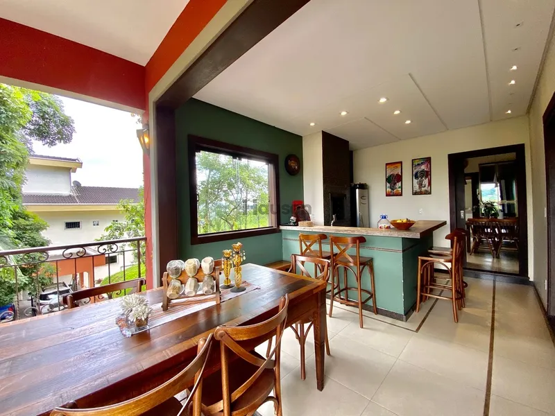 Linda Casa a venda no Centro: 3ª foto da galeria de imagens do imóvel