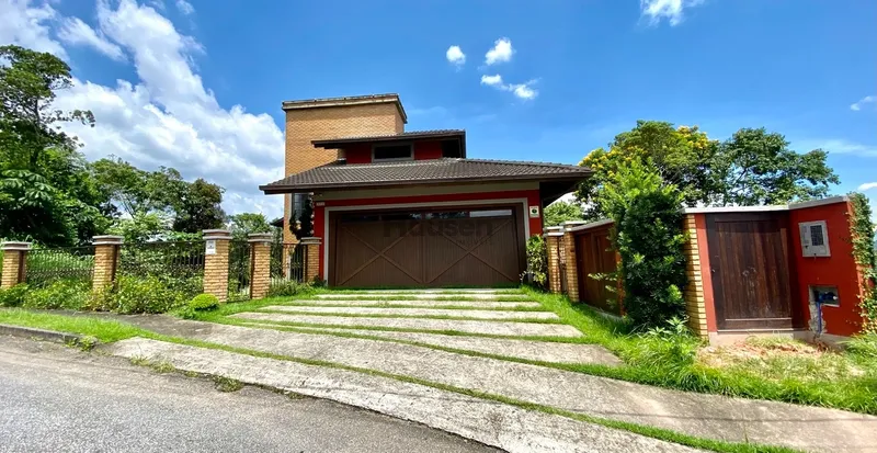 Linda Casa a venda no Centro: 1ª foto da galeria de imagens do imóvel