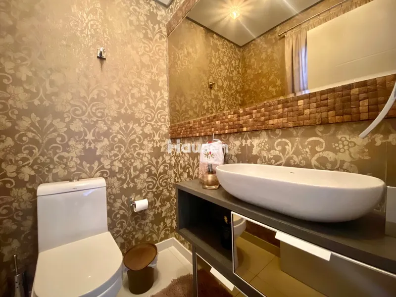 Linda Casa com Piscina no Centro: 23ª foto da galeria de imagens do imóvel