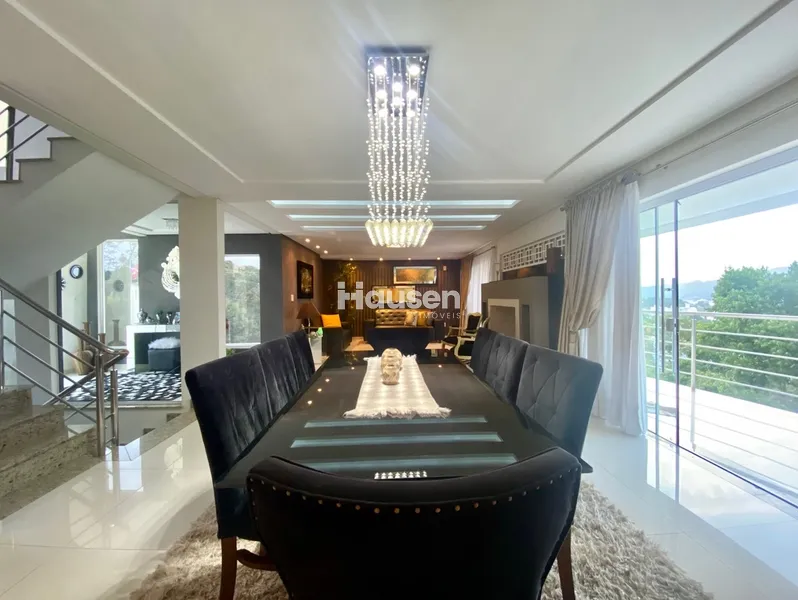 Linda Casa com Piscina no Centro: 19ª foto da galeria de imagens do imóvel