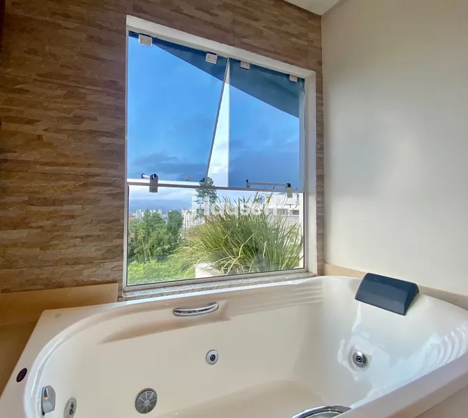 Linda Casa com Piscina no Centro: 28ª foto da galeria de imagens do imóvel