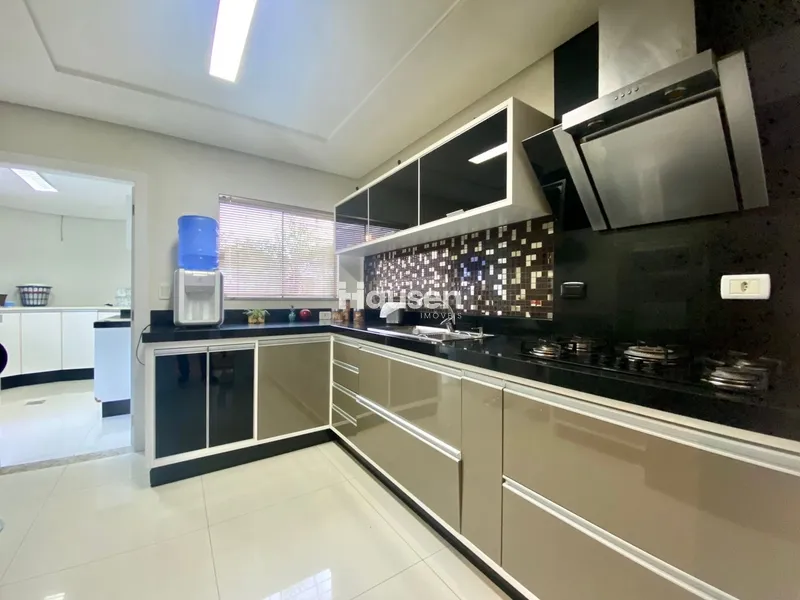 Linda Casa com Piscina no Centro: 22ª foto da galeria de imagens do imóvel