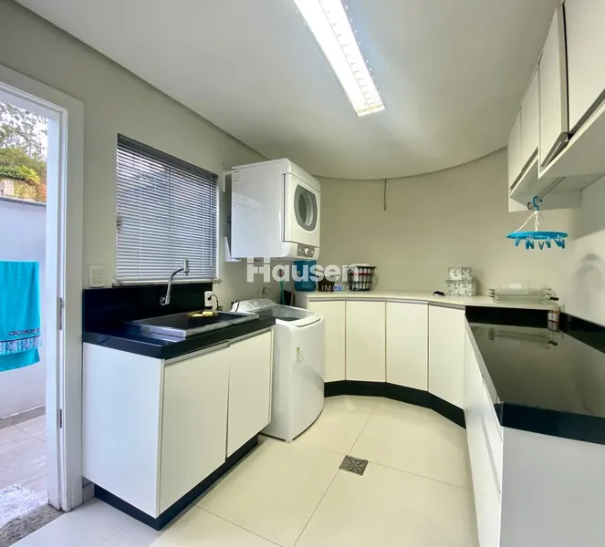 Linda Casa com Piscina no Centro: 24ª foto da galeria de imagens do imóvel