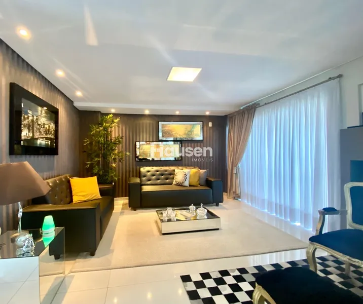 Linda Casa com Piscina no Centro: 16ª foto da galeria de imagens do imóvel