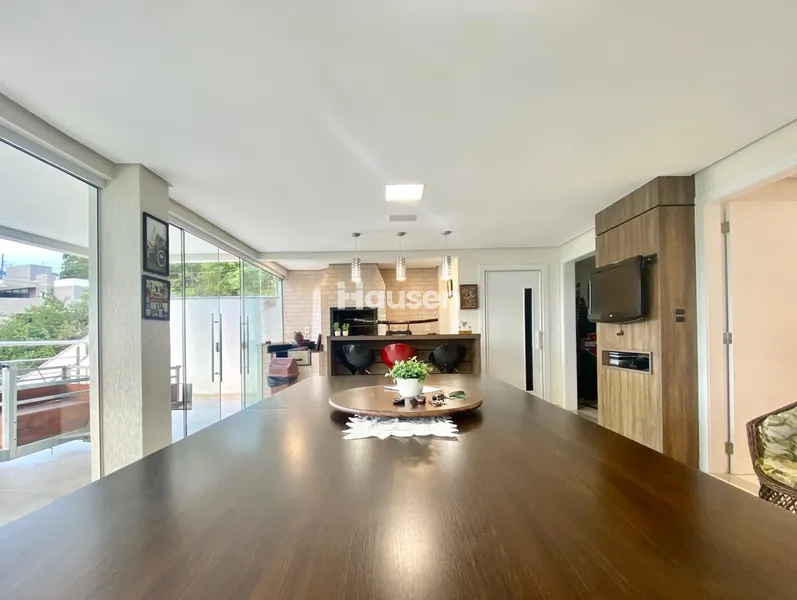 Linda Casa com Piscina no Centro: 12ª foto da galeria de imagens do imóvel