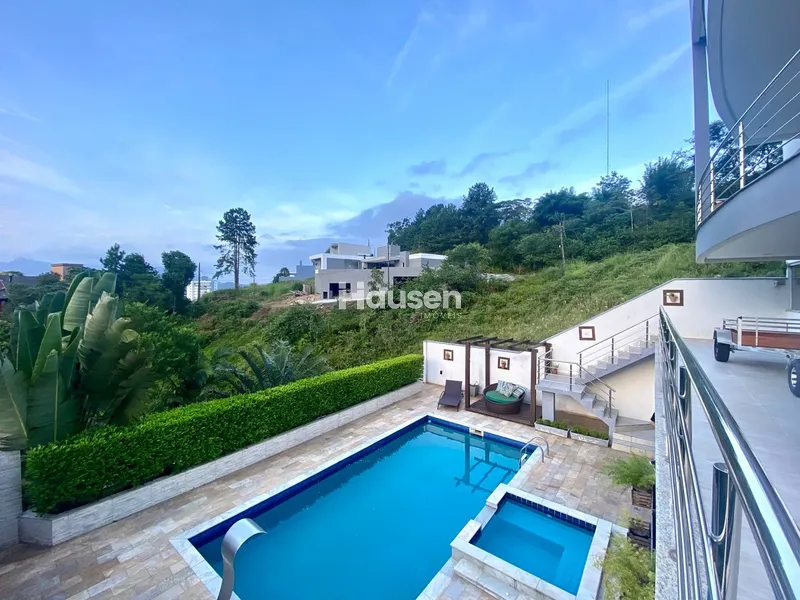 Linda Casa com Piscina no Centro: 7ª foto da galeria de imagens do imóvel