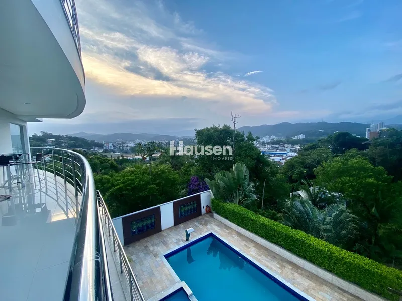 Linda Casa com Piscina no Centro: 18ª foto da galeria de imagens do imóvel