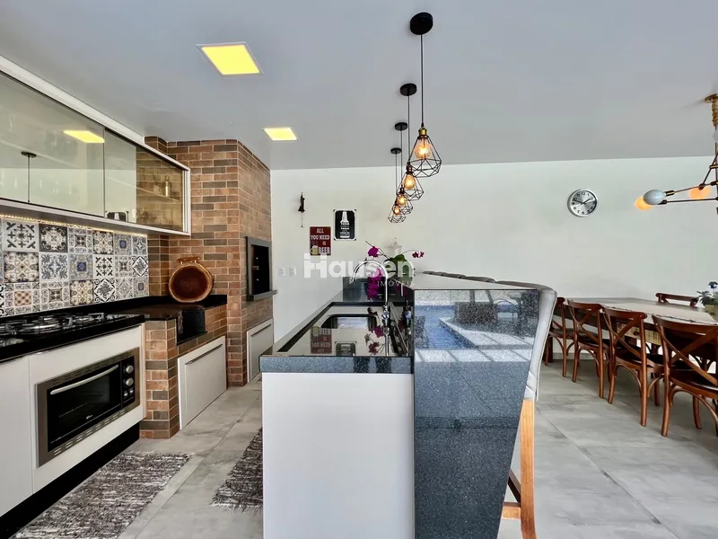Casa com 4 Dormitórios no Centro de Brusque: 6ª foto da galeria de imagens do imóvel