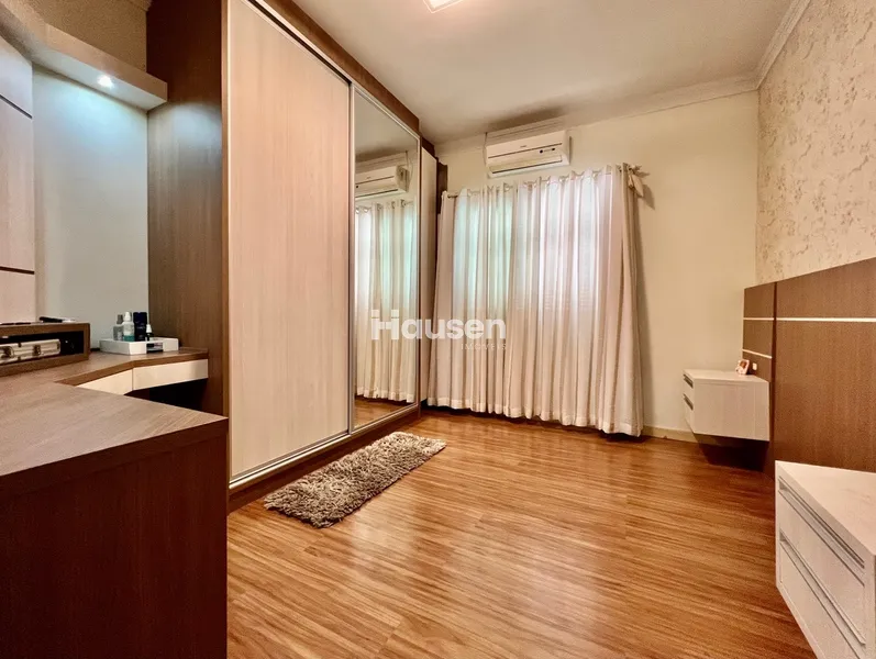 Casa com 4 Dormitórios no Centro de Brusque: 25ª foto da galeria de imagens do imóvel