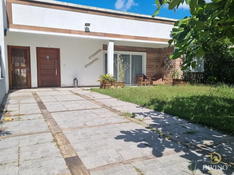 Casa com Piscina aquecida  no Centro de Imbé: 1ª foto da galeria de imagens do imóvel