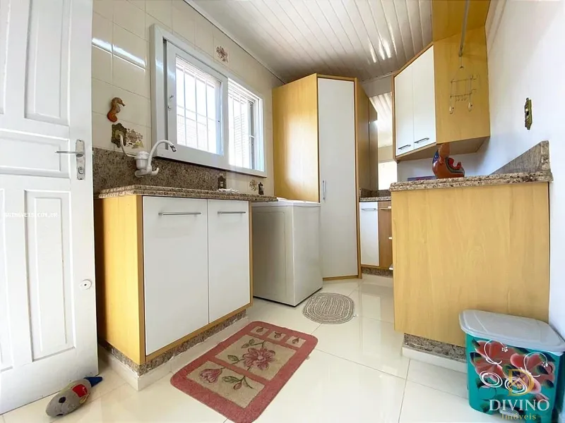 Casa na Praia, com Piscina, espaço gourmet, anexo com lareira! Confira: 15ª foto da galeria de imagens do imóvel