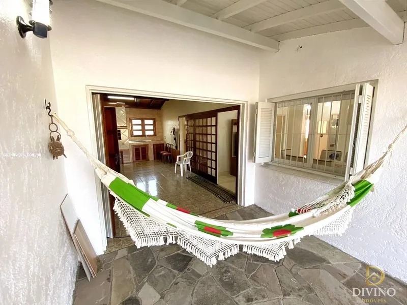Casa na Praia, com Piscina, espaço gourmet, anexo com lareira! Confira: 24ª foto da galeria de imagens do imóvel