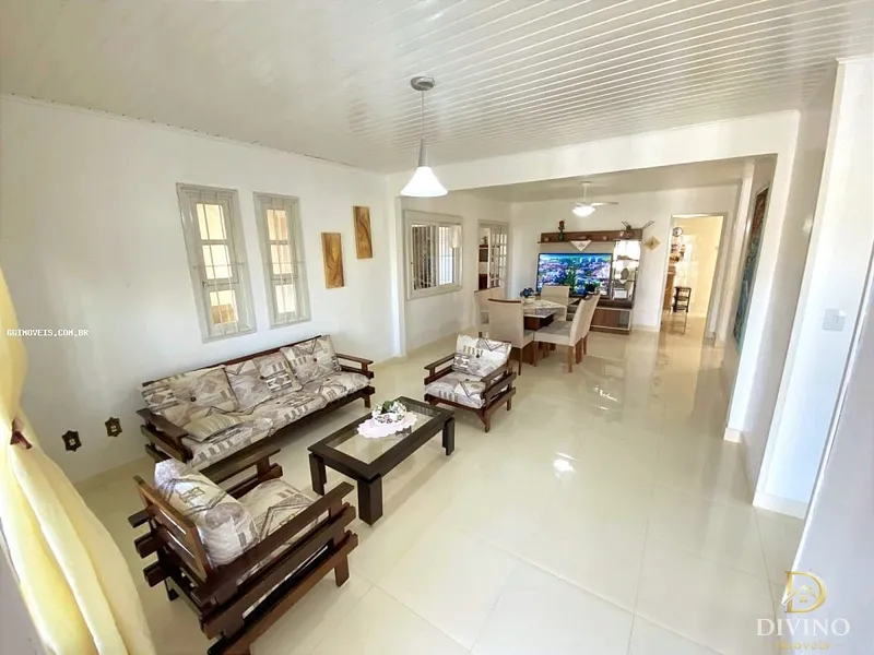 Casa na Praia, com Piscina, espaço gourmet, anexo com lareira! Confira: 5ª foto da galeria de imagens do imóvel