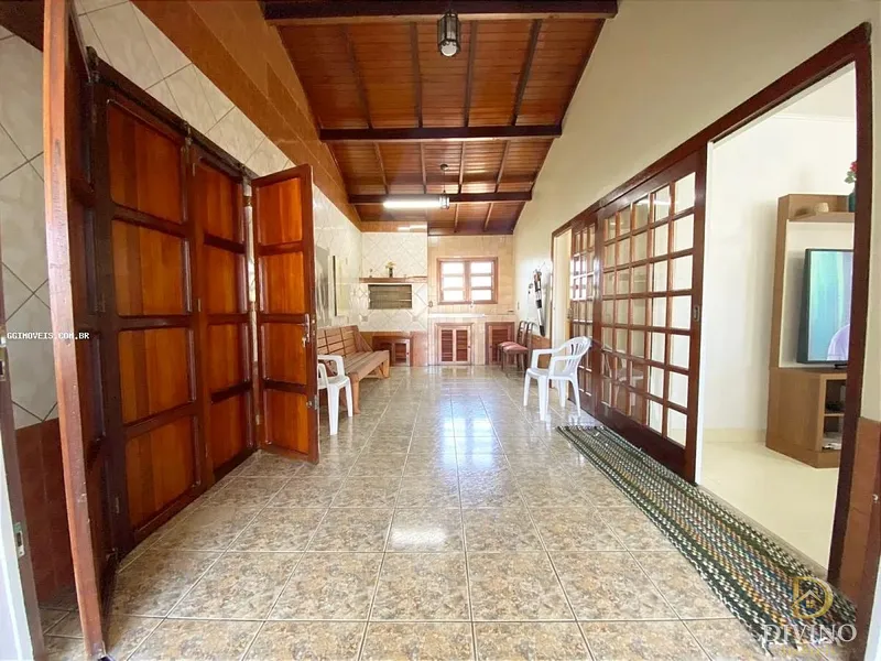 Casa na Praia, com Piscina, espaço gourmet, anexo com lareira! Confira: 17ª foto da galeria de imagens do imóvel