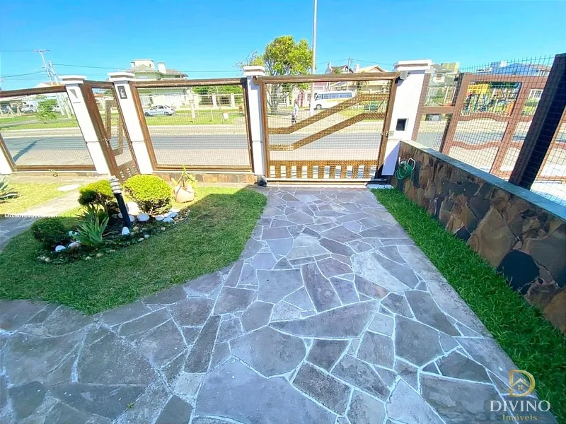 Casa na Praia, com Piscina, espaço gourmet, anexo com lareira! Confira: 6ª foto da galeria de imagens do imóvel