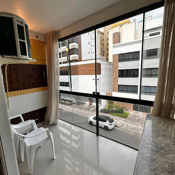 Apartamento com 2 dormitórios e sacada ao lado da Avenida da Igreja em Tramandaí. : 3ª foto da galeria de imagens do imóvel