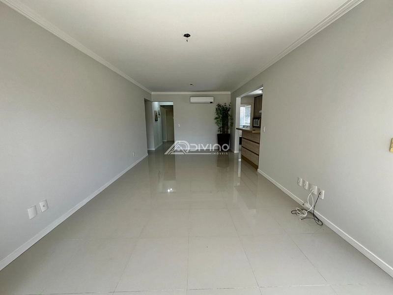 Apartamento amplo com 3 dormitórios, sendo 1 suíte com sacada; : 4ª foto da galeria de imagens do imóvel