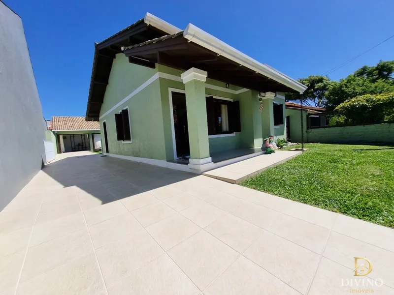 Casa com piscina no  centro de Imbé: 1ª foto da galeria de imagens do imóvel