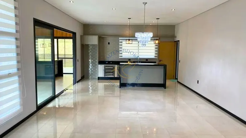 Casa de alto padrão à venda no condomínio Jardim das Palmeiras em Bragança Paulista. 4 dormitórios, lazer completo, segurança 24h e permuta: 2ª foto da galeria de imagens do imóvel