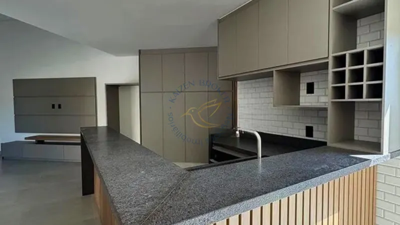 Casa à venda no Portal da Serra em Bragança Paulista. 6 dormitórios, 3 suítes, piscina, área gourmet, vista para montanhas e segurança em condomínio fechado.: 5ª foto da galeria de imagens do imóvel